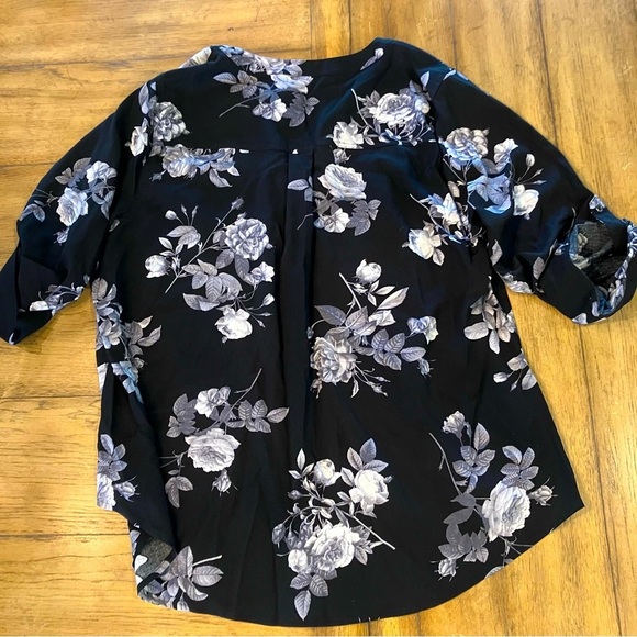 NWT Torrid Harper Challis Pullover 34 Sleeve Blouse Botanical Roses Deep Black 1 - Picture 3 of 9
